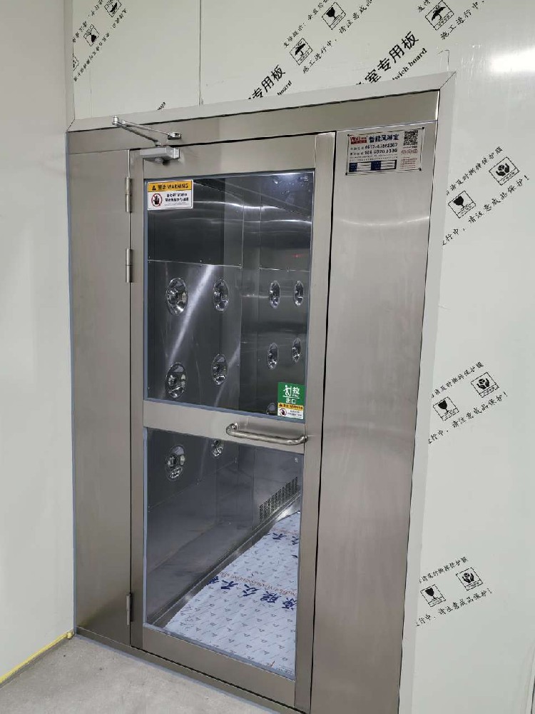 上海利合萬環保科技有限公司風淋室安裝